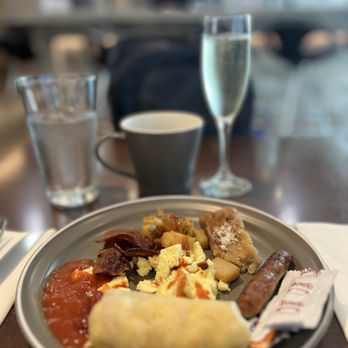 Aspire Lounge T4 - Airport Lounges Near Me - Ontario, California