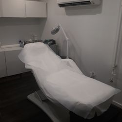 Electrolysis Of Williamsburg Brooklyn - Laser room