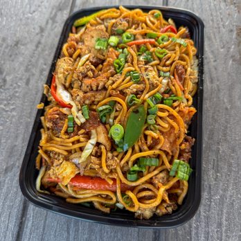 Hakka Express - Chicken Hakka noodles ($12.99) from Hakka Express - Chinese Near Me - Austin, Texas