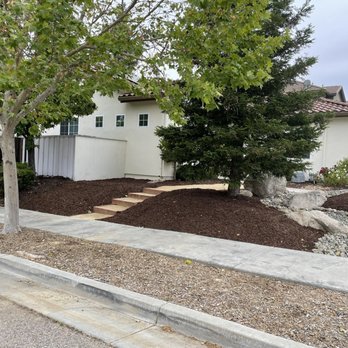 Lion's Landscaping - Front yard - Landscaping Near Me - Paso Robles, California Lion's Landscaping - Front yard - Landscaping Near Me - Paso Robles, California