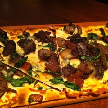 Seasons 52 - grilled steak and cremini flatbread - may favourite dish of the night - New American Near Me - Mclean, Virginia
