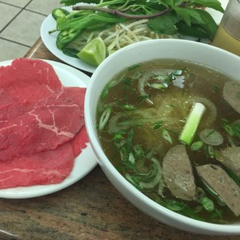 Pho Ao Sen - Pho Tai with beef balls - Vietnamese Near Me - Oakland, California Pho Ao Sen - Pho Tai with beef balls - Vietnamese Near Me - Oakland, California