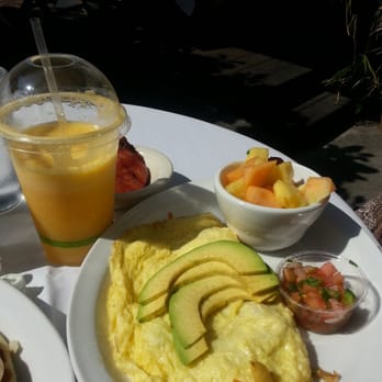 Island Lava Java - Vege omlete with avocado and fresh orange juice - American Near Me - Kailua Kona, Hawaii Island Lava Java - Vege omlete with avocado and fresh orange juice - American Near Me - Kailua Kona, Hawaii