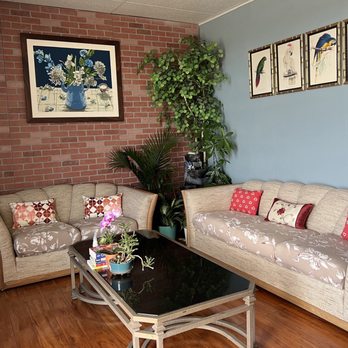 Sunshine Massage - Waiting area - Massage Near Me - Lakewood, Colorado Sunshine Massage - Waiting area - Massage Near Me - Lakewood, Colorado