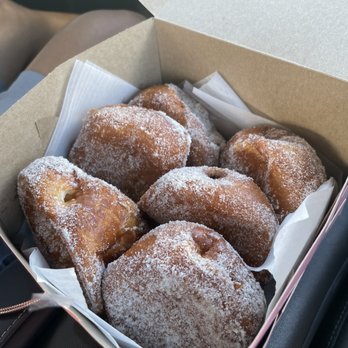 Leonard's Bakery - Variety box - Bakeries Near Me - Honolulu, Hawaii