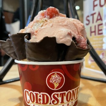 Cold Stone Creamery - Strawberry blonde deliciousness yummmmm - Ice Cream & Frozen Yogurt Near Me - Rohnert Park, California