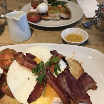 Bill's - Bill's Breakfast for me, and Bill's Vegetarian in background. - Modern European Near Me - London, XGL