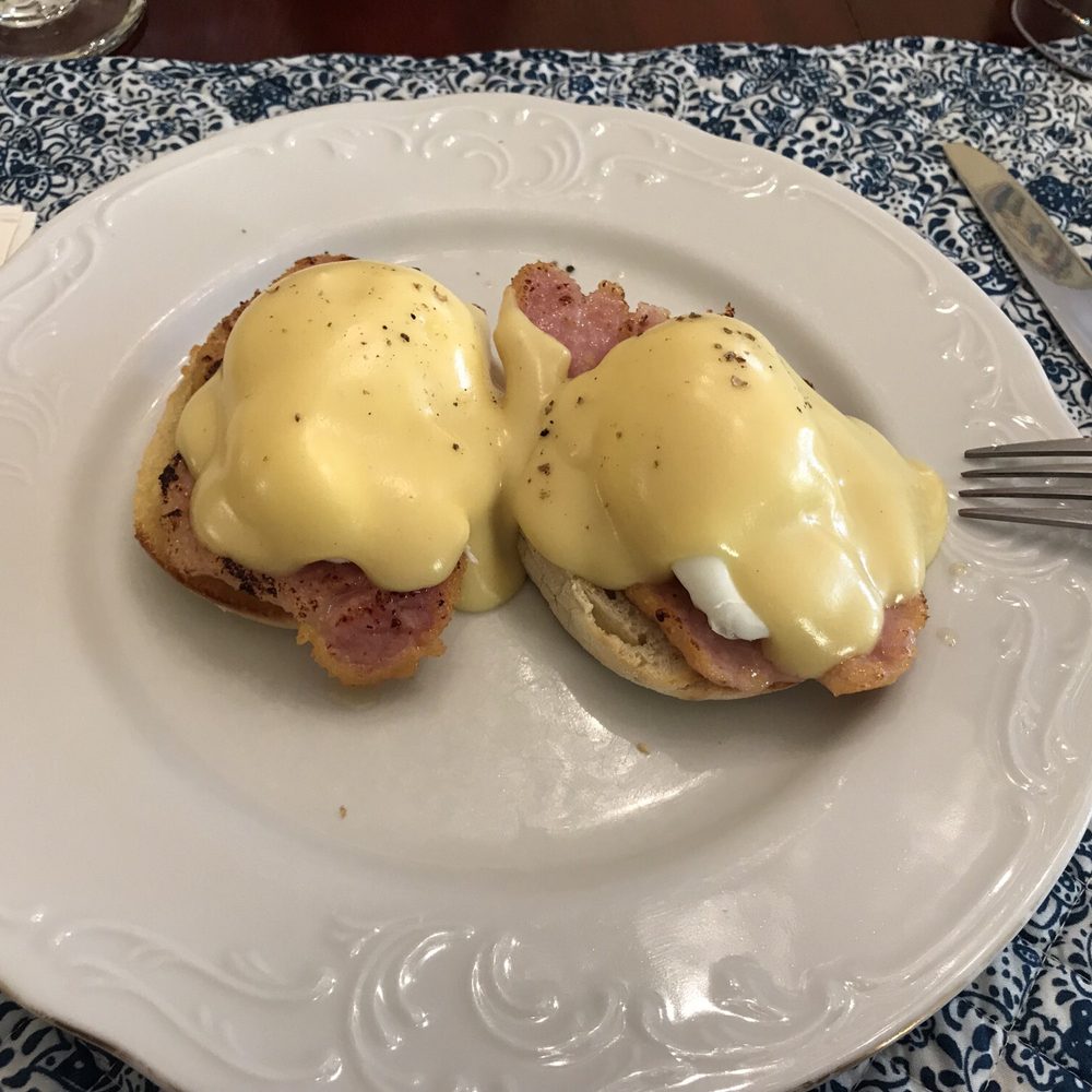 Bedham Hall - Eggs Benedict was offered - Hotels Near Me - Niagara Falls, Ontario
