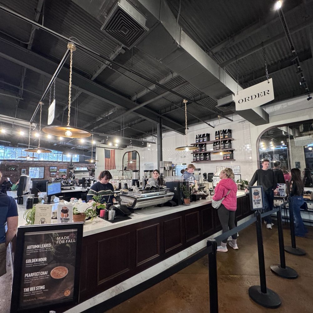 Honest Coffee Roasters - Line up and order up - Coffee Roasteries Near Me - Franklin, Tennessee