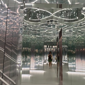 Superblue Miami - 02.19.23 Infinity Mirror Rooms - Art Museums Near Me - Miami, Florida