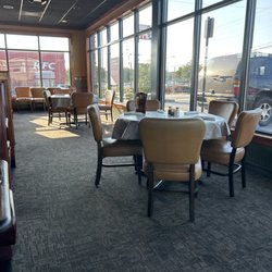 Ruby Tuesday - Dining Area