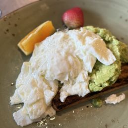 Egg white with avocado and wheat toast (not on the menu) Egg white with avocado and wheat toast (not on the menu)