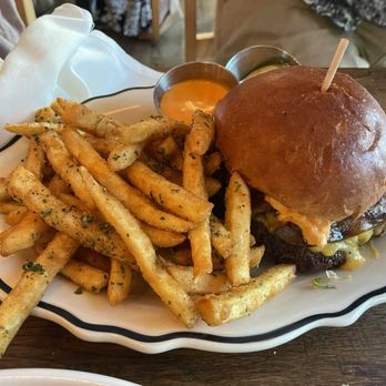 Estelle - Cheese burger - Wine Bars Near Me - Saint Paul, Minnesota