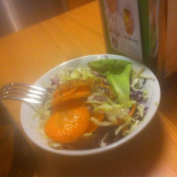 Verde 1080 - Burgers come with salad or fries. Nice salad! - Fast Food Near Me - Vienna, 9