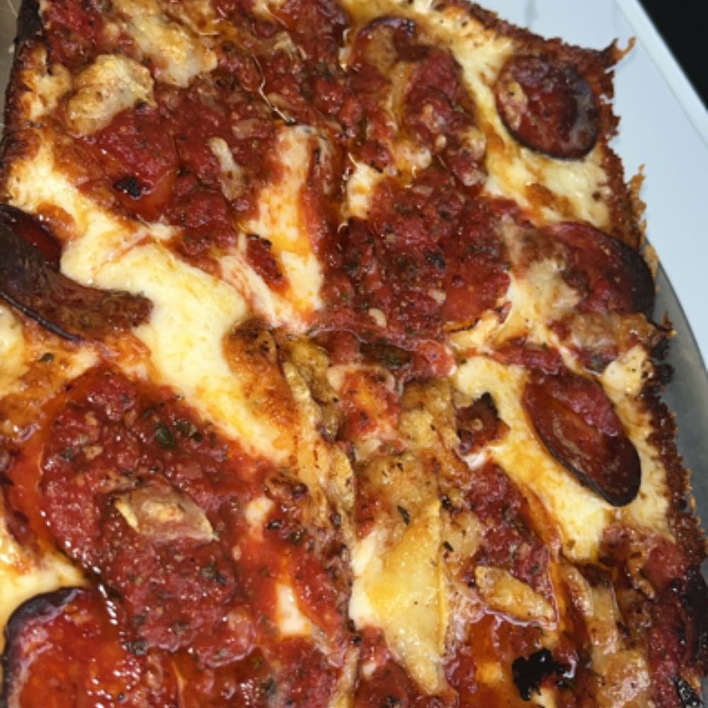 Fuji & Vi's - Classic 4 Square pizza - Pizza Near Me - Pasadena, California