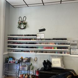 Lotus Nail Bar - Nail colors to choose from