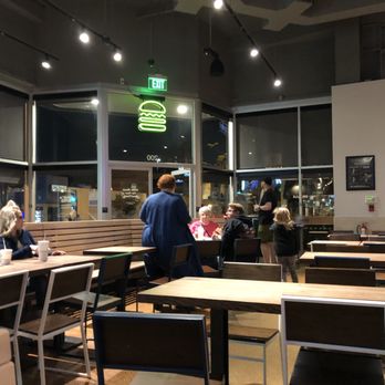 Shake Shack Burbank - Dining area - Fast Food Near Me - Burbank, California Shake Shack Burbank - Dining area - Fast Food Near Me - Burbank, California