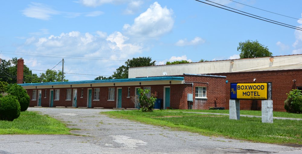 BOXWOOD MOTEL Updated August 2024 132 E Main St, Yadkinville, North