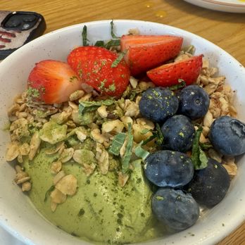 Slate Cafe - Matcha Matcha Coconut Yogurt Bowl (GF, V) - Cafes Near Me - New York, New York Slate Cafe - Matcha Matcha Coconut Yogurt Bowl (GF, V) - Cafes Near Me - New York, New York