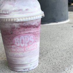 Bop's Frozen Custard - Amazing grace (pecans instead of cheesecake pieces)