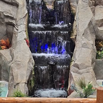 Casper C'mon Inn - Waterfall in lobby - Hotels Near Me - Evansville, Wyoming Casper C'mon Inn - Waterfall in lobby - Hotels Near Me - Evansville, Wyoming