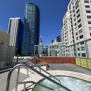 Rincon Green - Rincon Green hot tub - Apartments Near Me - San Francisco, California Rincon Green - Rincon Green hot tub - Apartments Near Me - San Francisco, California