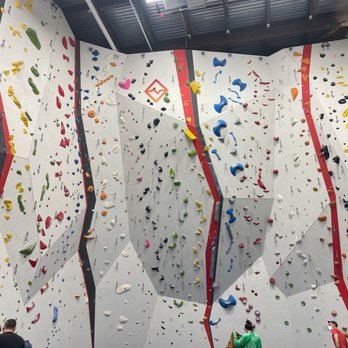 Movement Gowanus - Rock climbing wall on the 4th floor - Gyms Near Me - Brooklyn, New York