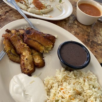 El Nuevo Santaneco - Plátano breakfast with jalapeño pupusa - Salvadoran Near Me - Los Angeles, California El Nuevo Santaneco - Plátano breakfast with jalapeño pupusa - Salvadoran Near Me - Los Angeles, California