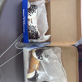Mike's Pastry - Chocolate Chip Cannoli - Bakeries Near Me - Boston, Massachusetts