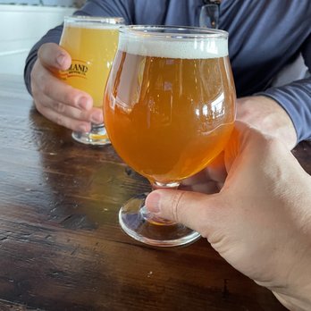 Dive Bar & Restaurant - Beer on tap - New American Near Me - West Haven, Connecticut Dive Bar & Restaurant - Beer on tap - New American Near Me - West Haven, Connecticut