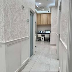 Medical Offices of Manhattan - Upper West Side - Way to the bathroom