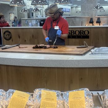 Buc-ee's - Gas Stations Near Me - Hillsboro, Texas