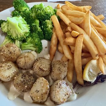 The Dahlia - Seared Sea Scallops - Gastropubs Near Me - Lynchburg, Virginia