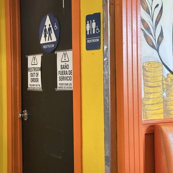 Camaron De Sinaloa - Bathroom inside out of service /baño adentro fuera de servicio - Seafood Near Me - San jose, California