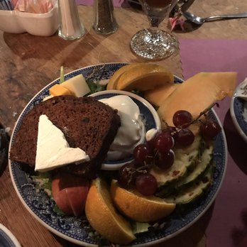 Dobbin House Tavern - Fruit and cheese plate - Bars Near Me - Gettysburg, Pennsylvania