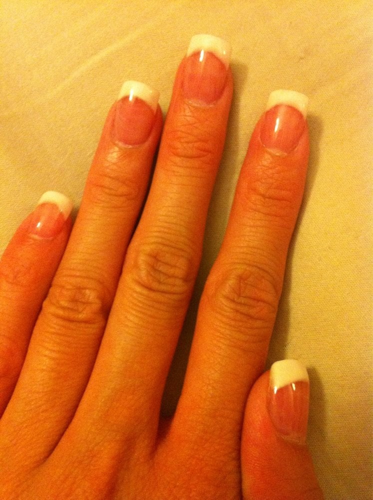 Rainbow Nails Logo