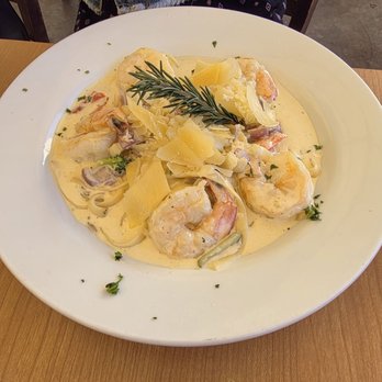 Vees Cafe - Shrimp Fettuccine - Breakfast & Brunch Near Me - Los Angeles, California Vees Cafe - Shrimp Fettuccine - Breakfast & Brunch Near Me - Los Angeles, California