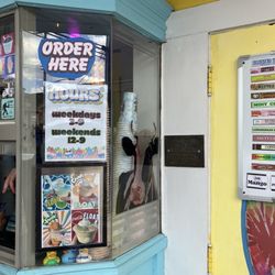 Bonkey's Ice Cream & Snoballs - Window
