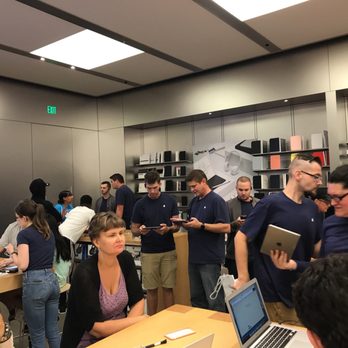 Apple Millenia - Look how many guys in blue t shirts but they are not helping anyone . - Electronics Near Me - Orlando, Florida Apple Millenia - Look how many guys in blue t shirts but they are not helping anyone . - Electronics Near Me - Orlando, Florida