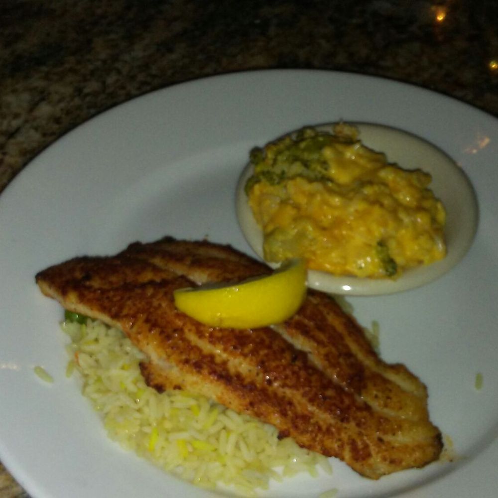 Cheddar's Scratch Kitchen - Grilled catfish with broccoli cheese casserole - American Near Me - Webster, Texas