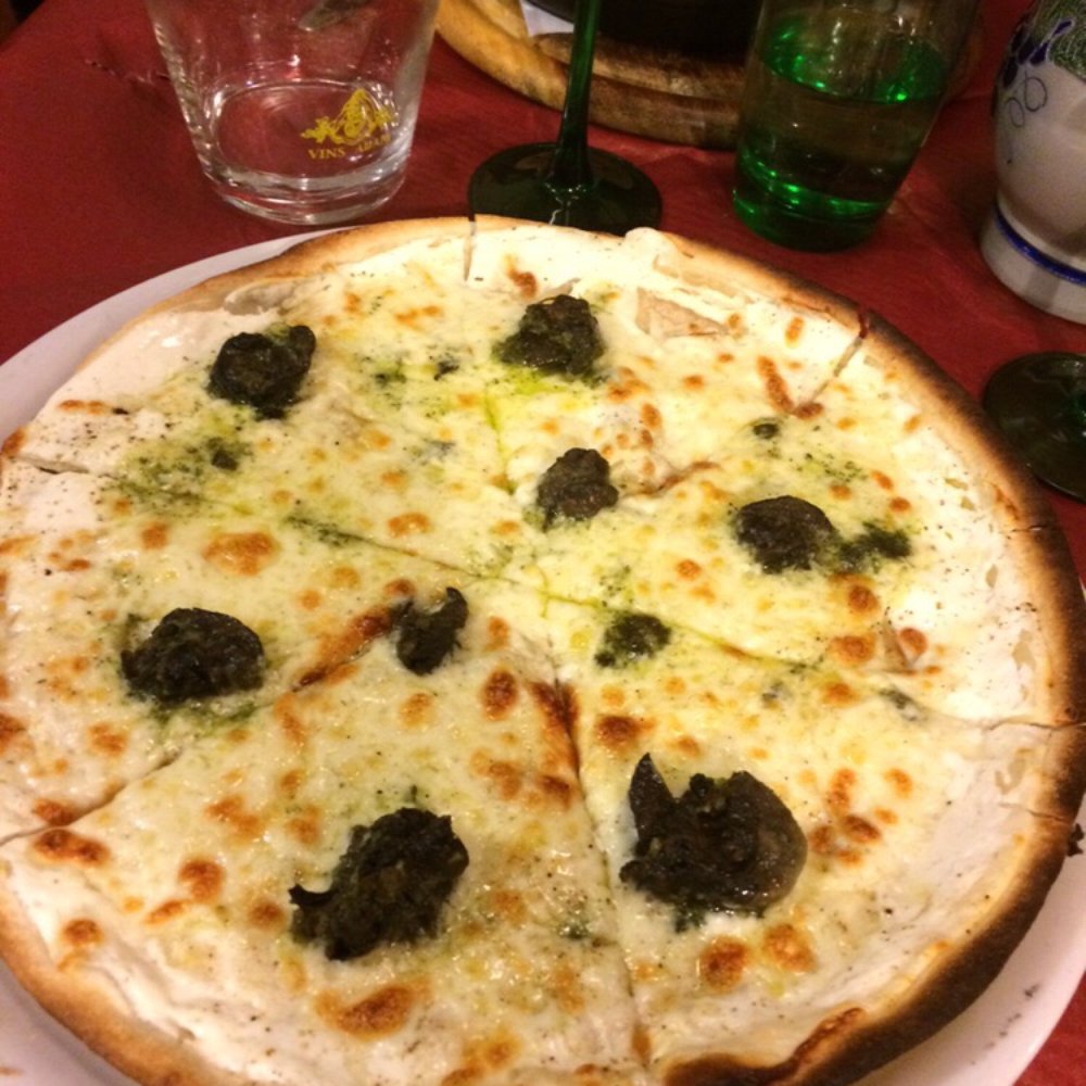 La Taverne Alsacienne - Tarte flambé escargots - Restaurants Near Me - Riquewihr, 68