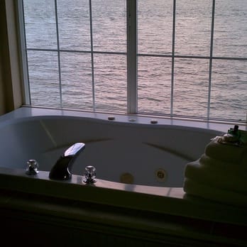 Silver Cloud - Jacuzzi - Hotels Near Me - Mukilteo, Washington Silver Cloud - Jacuzzi - Hotels Near Me - Mukilteo, Washington