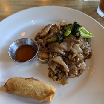 Soo Raa Thai - Pad See Ew, lunch special - Thai Near Me - North Hollywood, California Soo Raa Thai - Pad See Ew, lunch special - Thai Near Me - North Hollywood, California