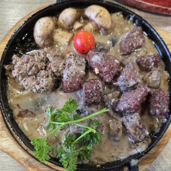 Sip Restaurant & Coffee - Bò Né Wagyu Sốt Kem Nấm (sizzling wagyu beef with creamy mushroom sauce) - Coffee & Tea Near Me - Westminster, California