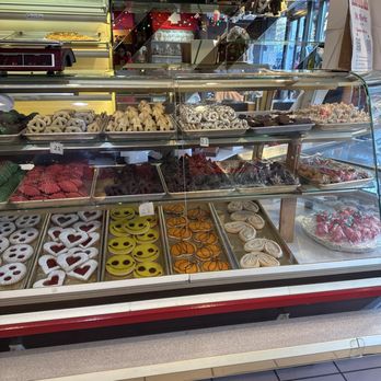 St. Moritz - Bakeries Near Me - Greenwich, Connecticut