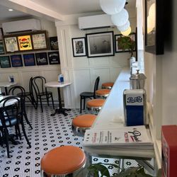 Pipinelli’s Pizza Parlor