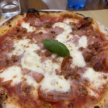 Pizzeria O' Vesuvio Firenze - A delicious pizza we watched them make! - Pizza Near Me - Florence, FI