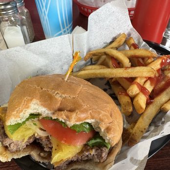 Mountain Burgers - Burgers Near Me - Silverton, Oregon