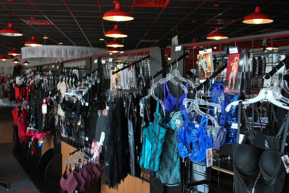 ADAM EVE SMITHFIELD Updated November 2024 52 Photos 255 N