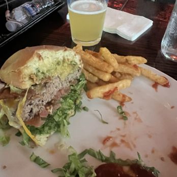 Iron Bar & Lounge - California Burger with a Mango Cart beer - Lounges Near Me - New York, New York Iron Bar & Lounge - California Burger with a Mango Cart beer - Lounges Near Me - New York, New York